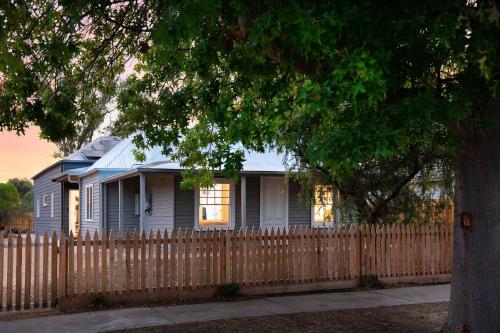Readers Rest - carbon neutral hotel in Clunes