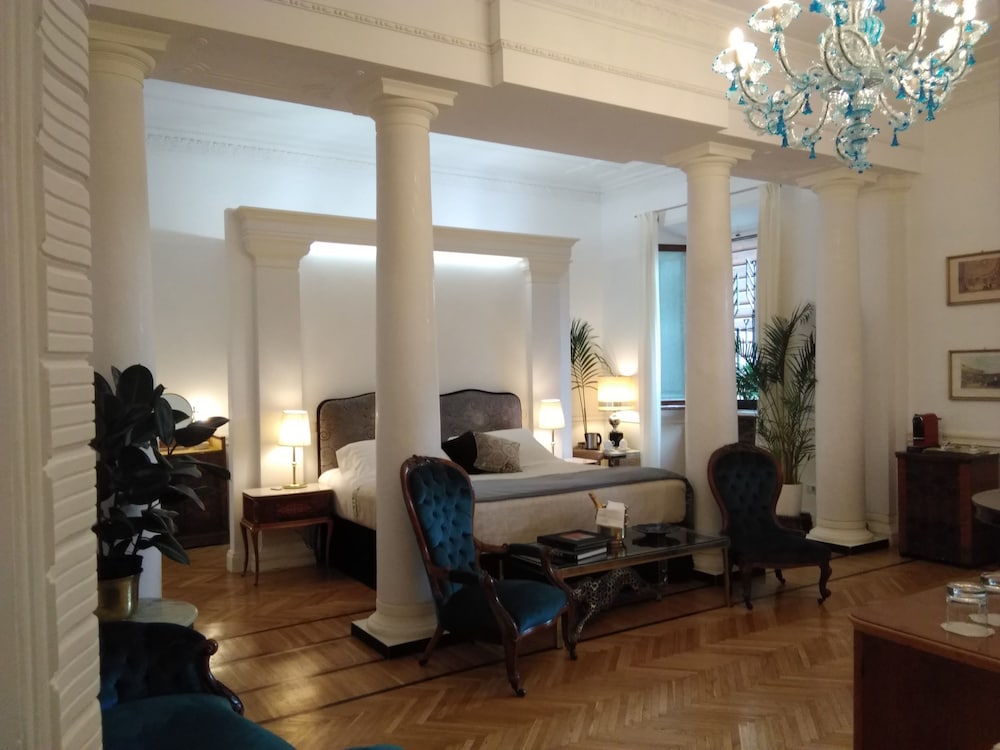 Colosseum Palace Star Rome