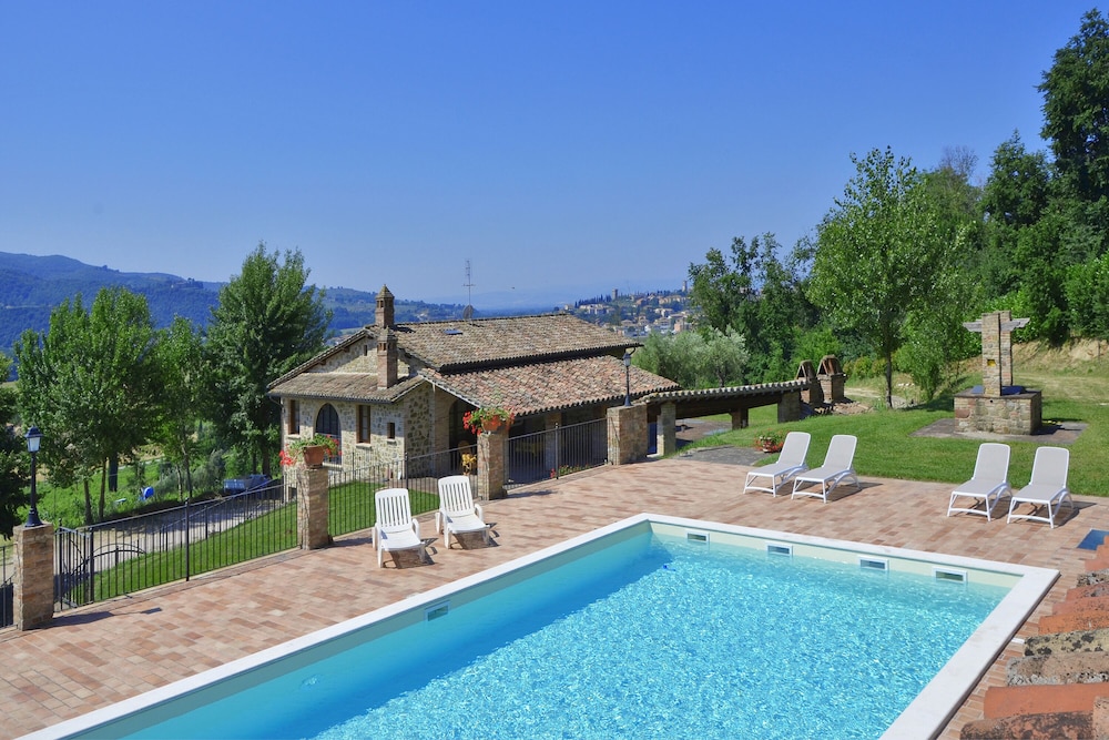 Villa San Martino — 4-Star Luxury Hotel in Torgiano, Italy