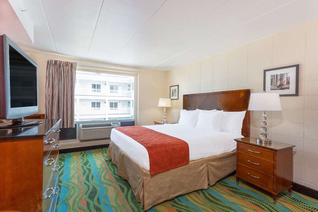 Howard Johnson by Wyndham Virginia Beach At The Beach - photo 9