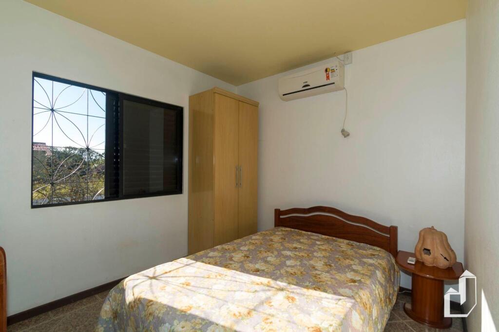 Casa com 03 dormitórios climatizados com berço
