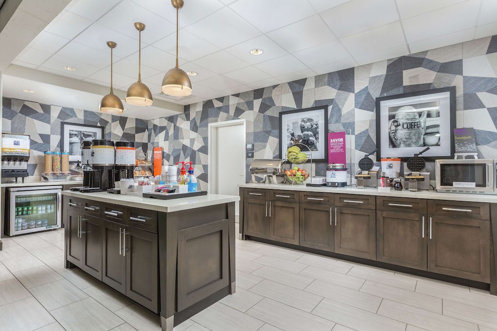 Hampton Inn & Suites Reno Sparks - photo 24