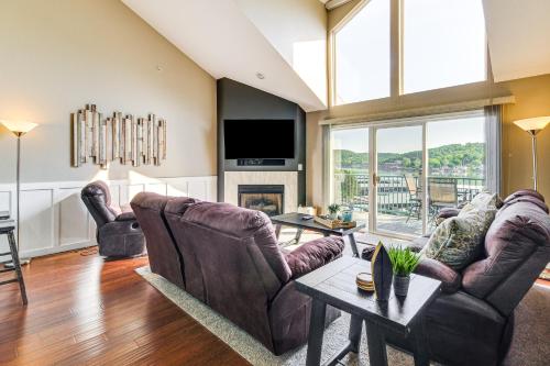 On site Lake of the Ozarks Access: Camdenton Condo — 4-Star Luxury Hotel in Camdenton, United States