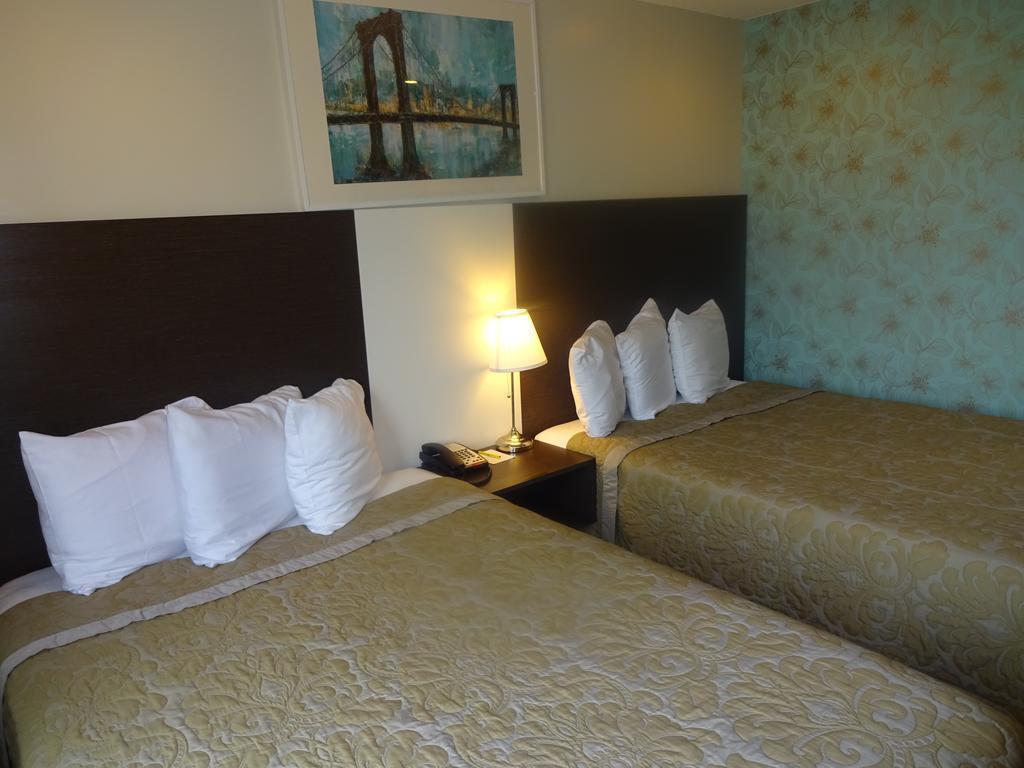 Super 8 By Wyndham Brooklyn Park Slope Hotel - photo 4
