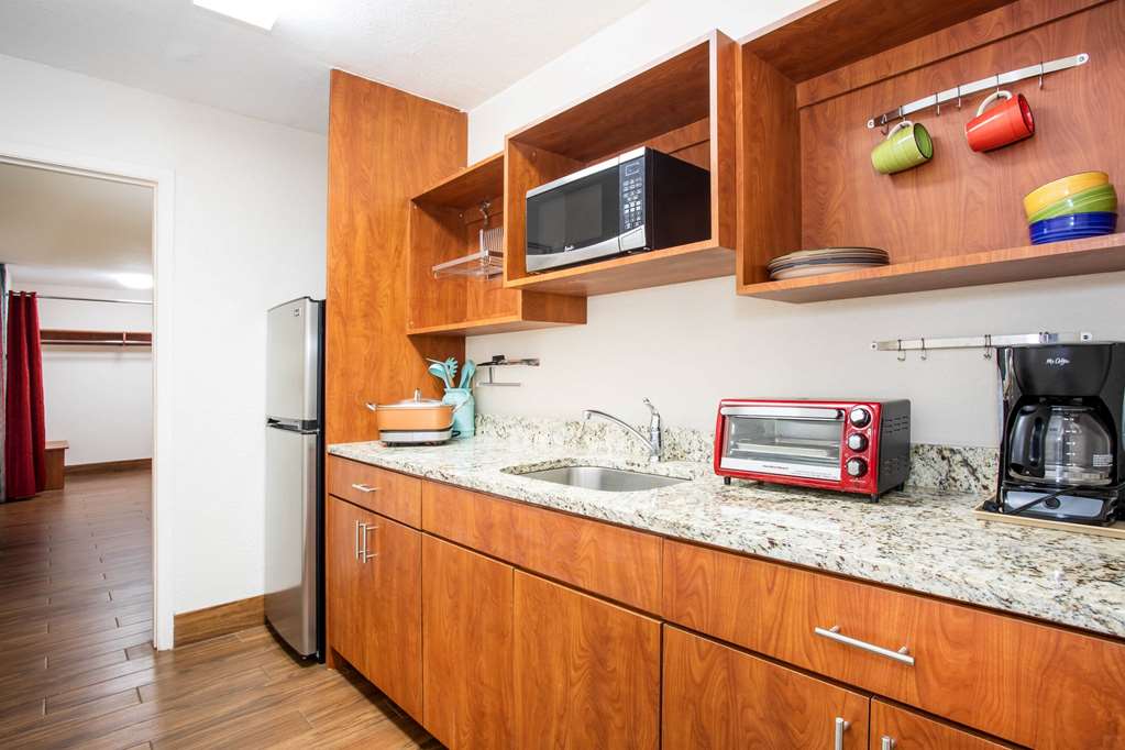 Super 8 by Wyndham North Palm Beach - photo 30
