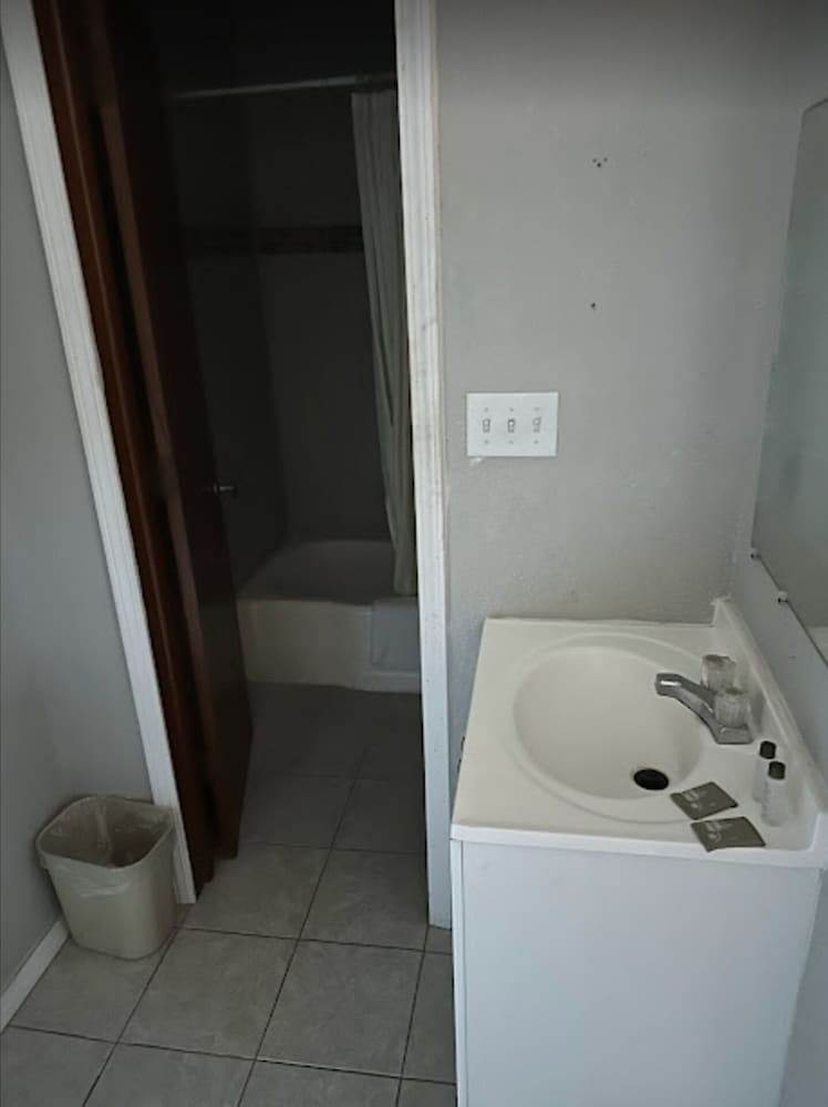 Love Hotels Western Holiday by OYO at Harlan Lake NE - photo 22
