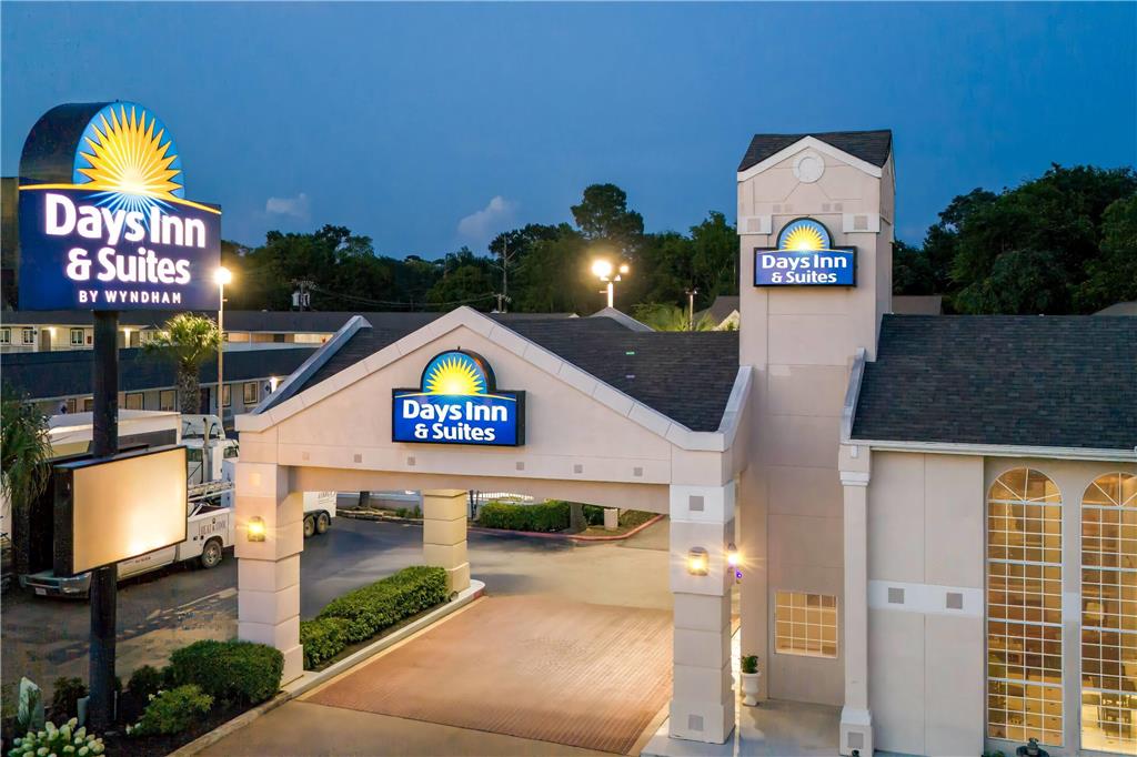 Days Inn by Wyndham Nacogdoches SFA University Downtown - photo 4