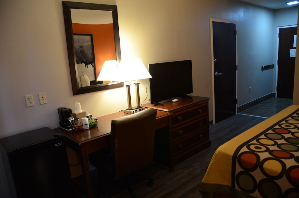 Super 8 by Wyndham Louisville Expo Center - photo 12