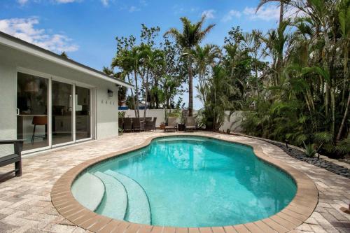 Blissful Bungalow — 4-Star Luxury Hotel in Holmes Beach, United States