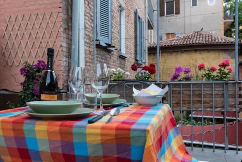 Capo di Lucca Home in the historical center with terrace — 4-Star Luxury Hotel in Bologna, Italy