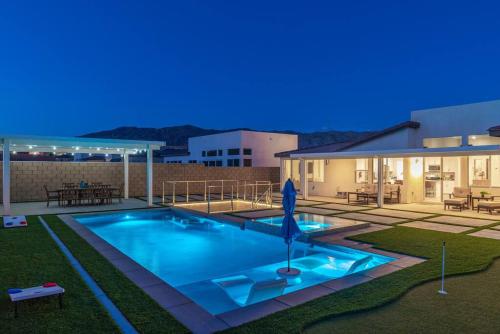 Chilled Salt Pool Luxury Firepit Mini Golfing — Desert Hot Springs