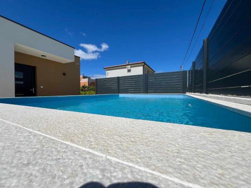 Poolhouse Flip Flop Mit Privatem Pool in Vir, Croatia