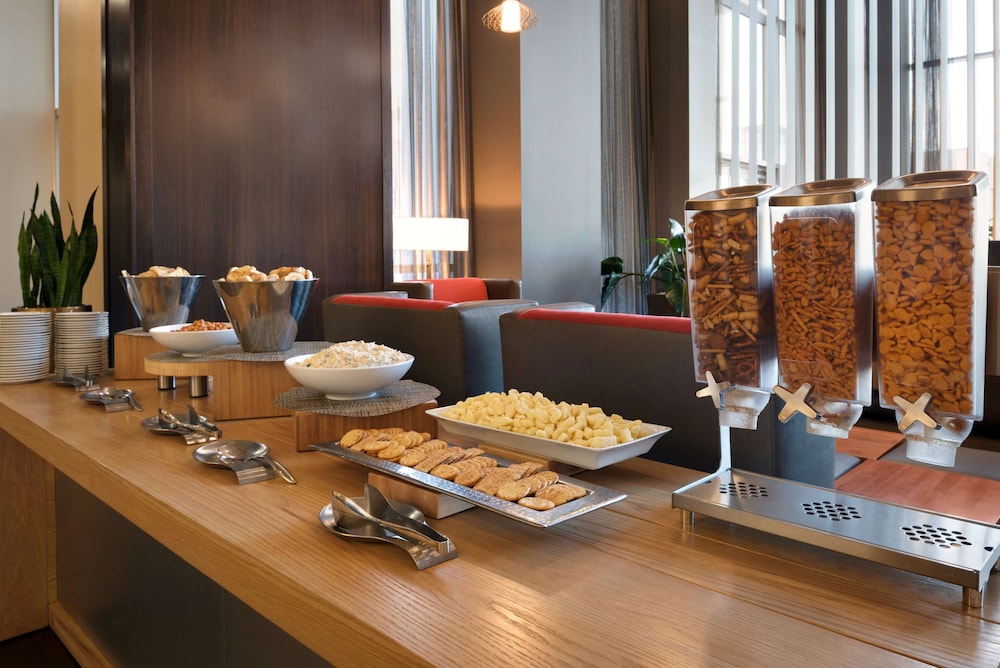 Embassy Suites by Hilton Chicago Naperville - photo 21