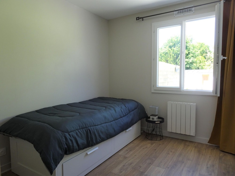 Comfortable Bungalow Pink Granite Coast — 4-Star Luxury Hotel in Pleumeur-Bodou, France