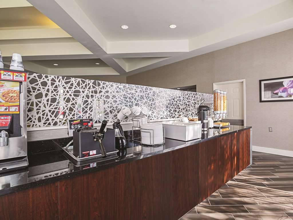 La Quinta Inn & Suites by Wyndham Dallas Plano West - photo 34