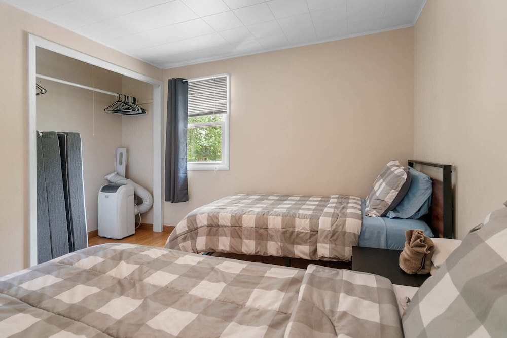 South Arm Retreat 2BDR Lake Charlevoix - photo 6