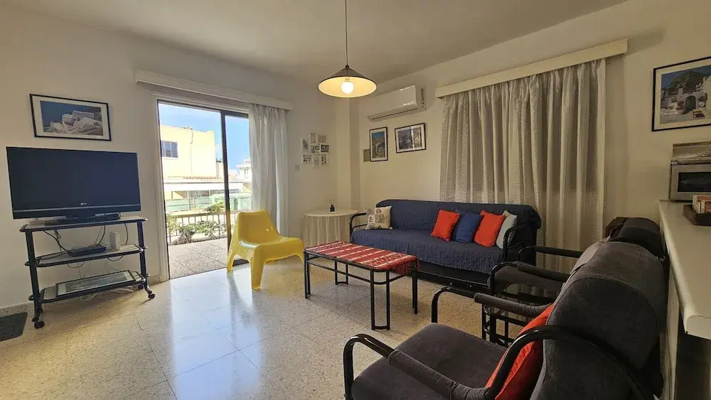 74 Pro Stay Retro Retreat — Paralimni
