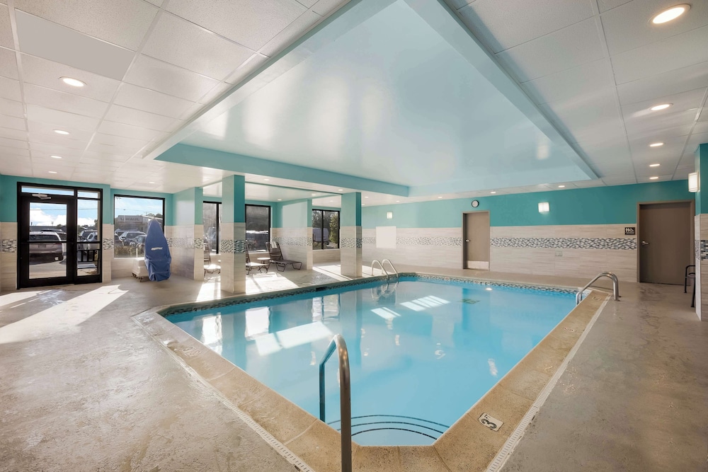 Hampton Inn McHenry - photo 31