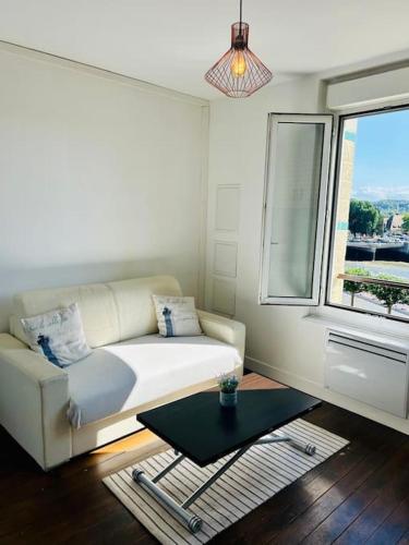 Le Cocon Au Bord de la Mer in Trouville-Sur-Mer, France