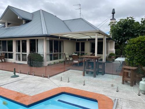 Summer Retreat Blenheim Holiday Home — 4-Star Luxury Hotel in Blenheim, New Zealand