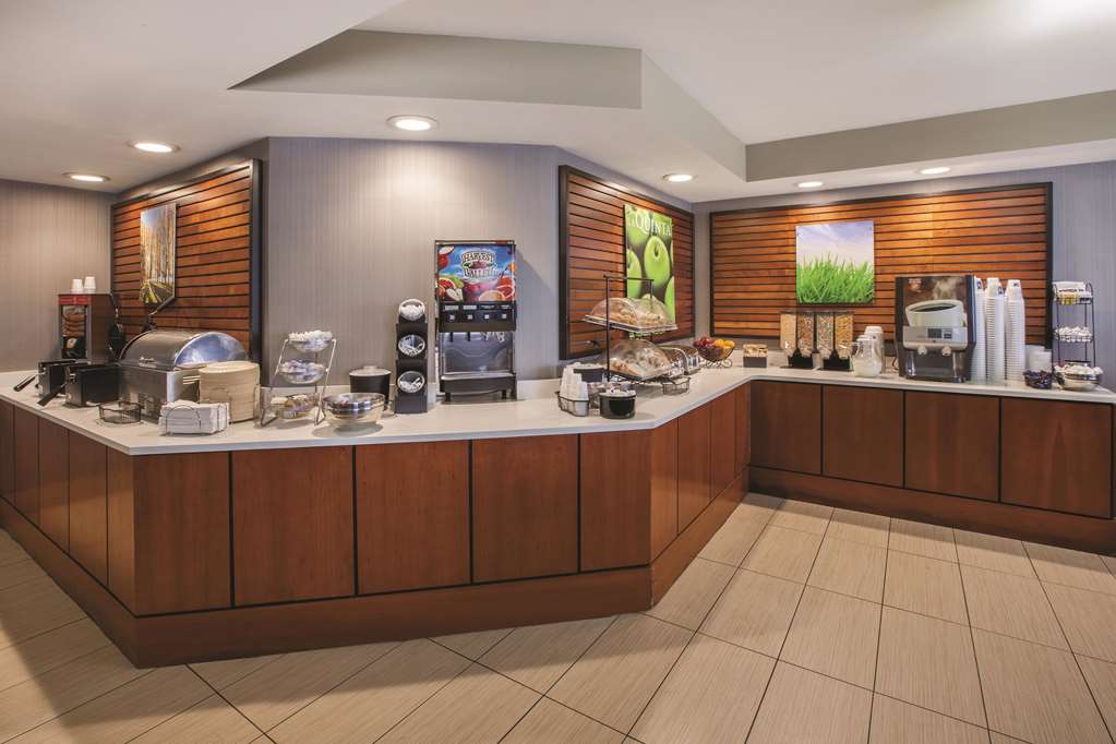 La Quinta Inn & Suites by Wyndham Erie - photo 52