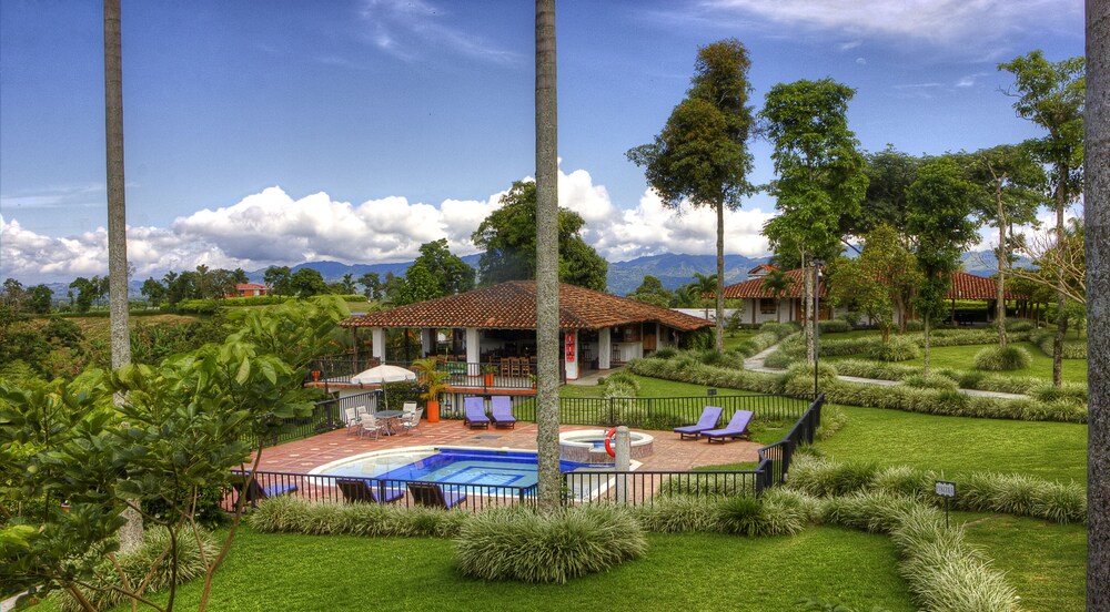Hotel Campestre Los Nogales — Quimbaya