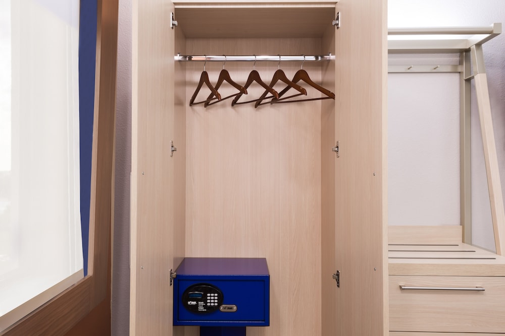 Holiday Inn Express & Suites Nearest Universal Orlando by IHG - photo 15