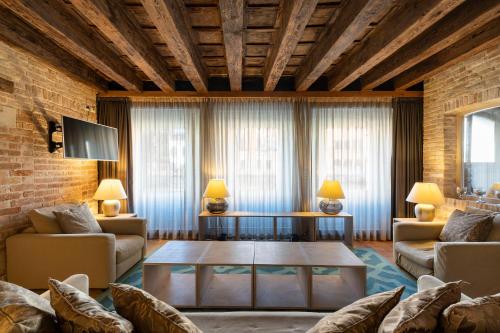 Ca’ del Fontego Luxury Grand Canal in Venice, Italy