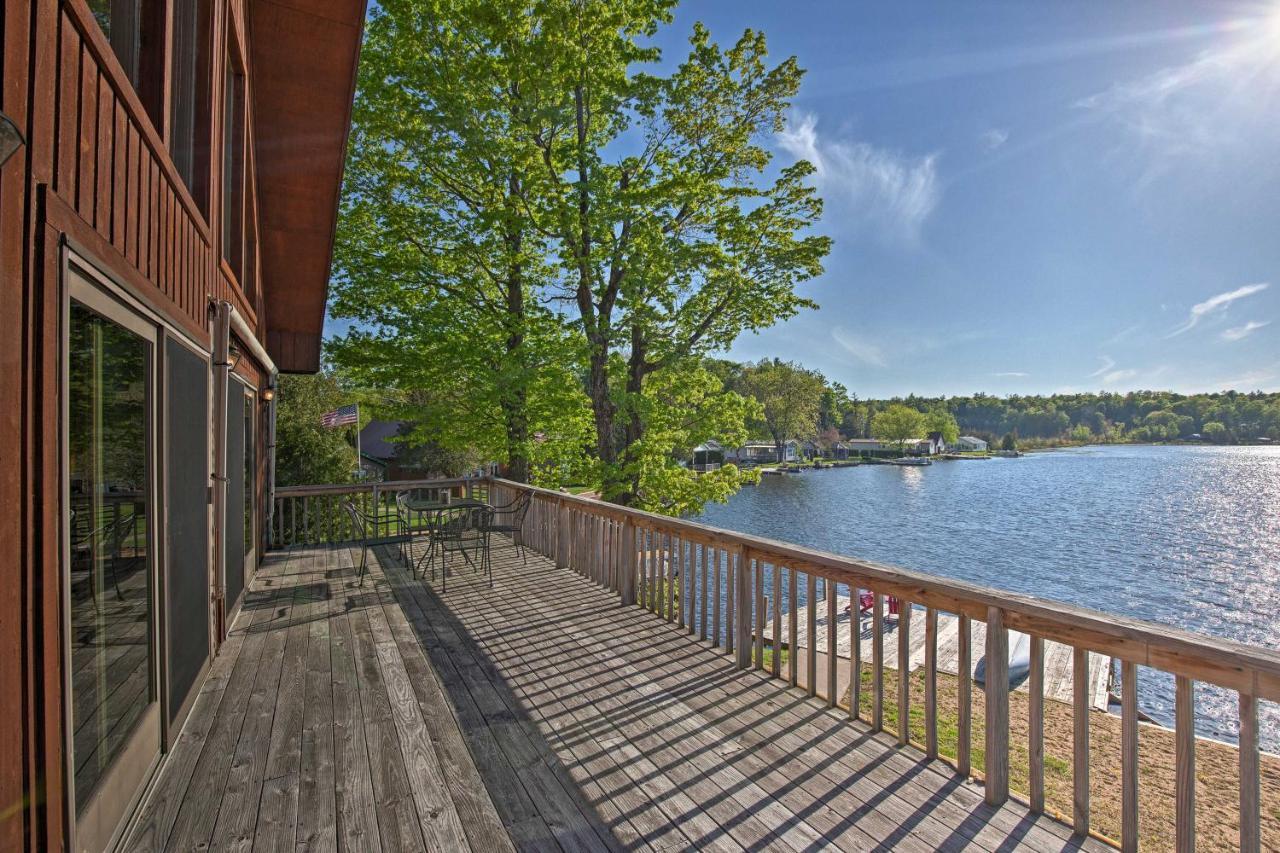 Lake Bonaparte Fins and Feathers Lodge with Dock — 4-Star Luxury Hotel in Harrisville, United States