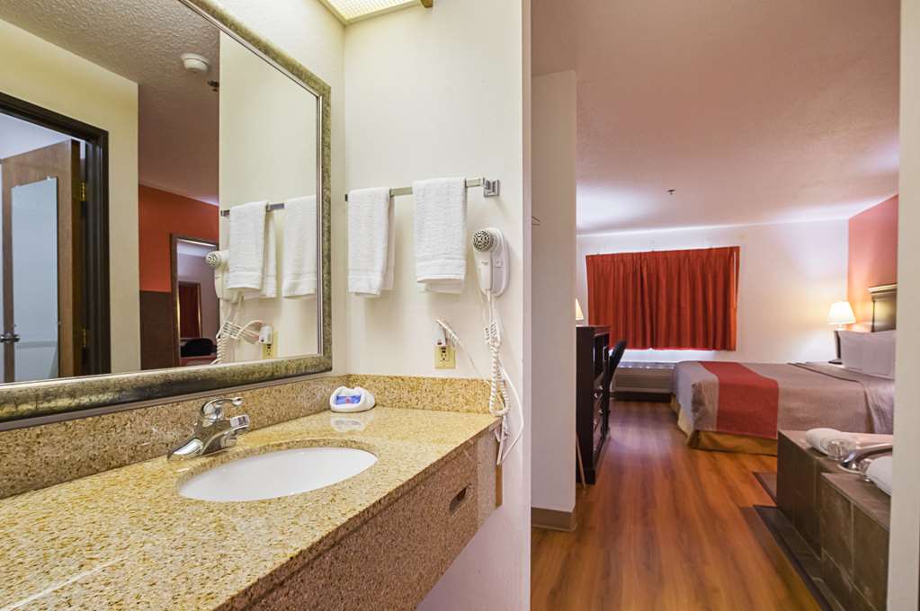Motel 6 Waterloo IA Crossroads Mall Cedar Falls - photo 25
