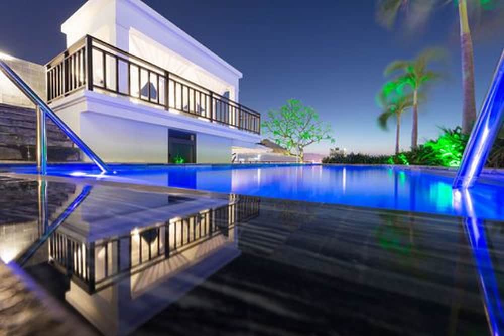 The Blossom Premier Beach Front Onsen & Foot Massage Inclusive — 4-Star Luxury Hotel in Da Nang, Vietnam
