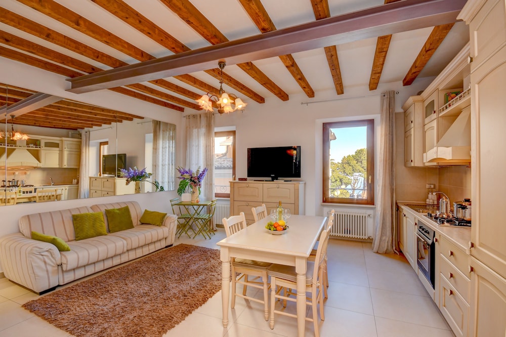 Desenzanoloft La Mia Favorita — 4-Star Luxury Hotel in Desenzano Del Garda, Italy