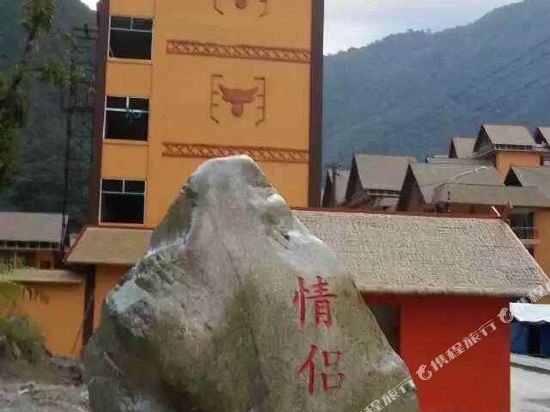Dulongjiang Hotel — hotel in Cikai