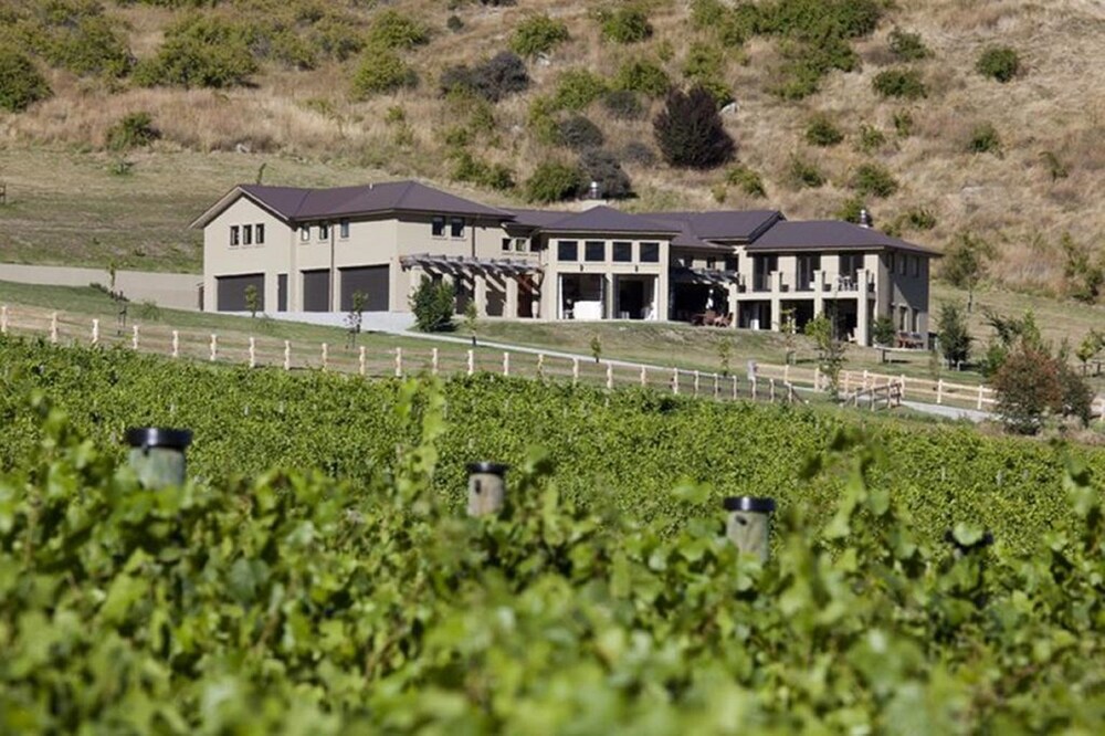 Gibbston House — 4-Star Luxury Hotel in Queenstown, New Zealand