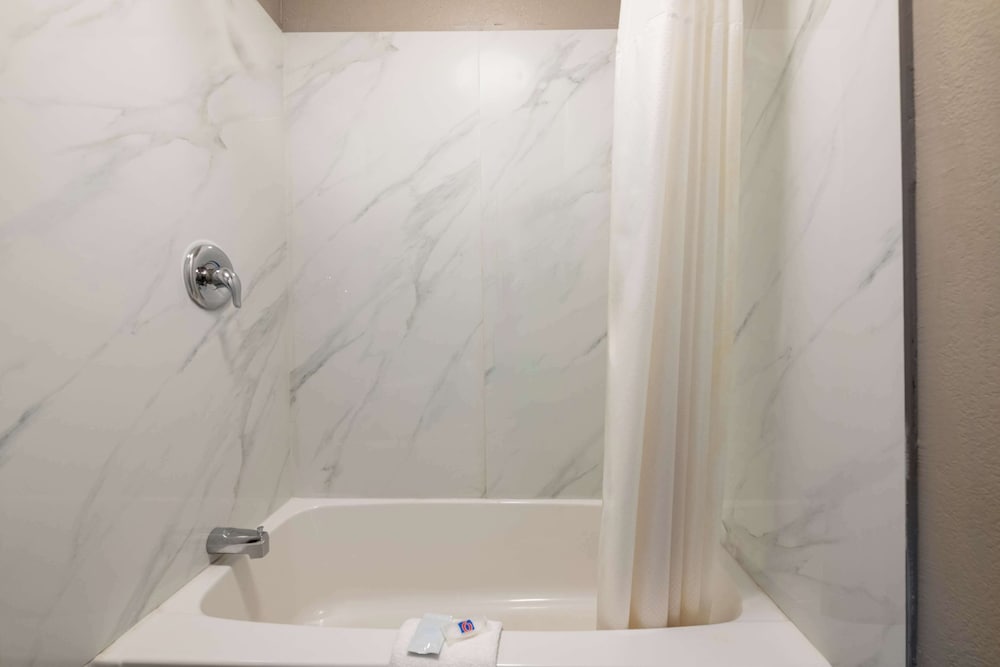 Motel 6 Charlotte NC Coliseum - photo 14