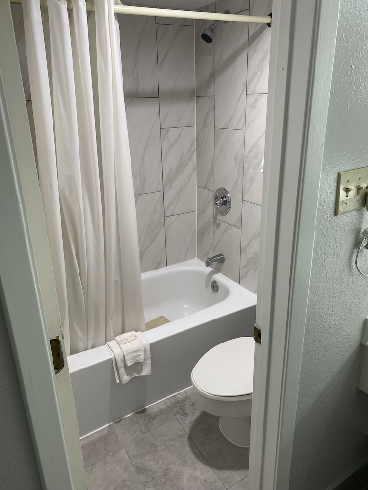 La Quinta Inn by Wyndham Tyler - photo 18