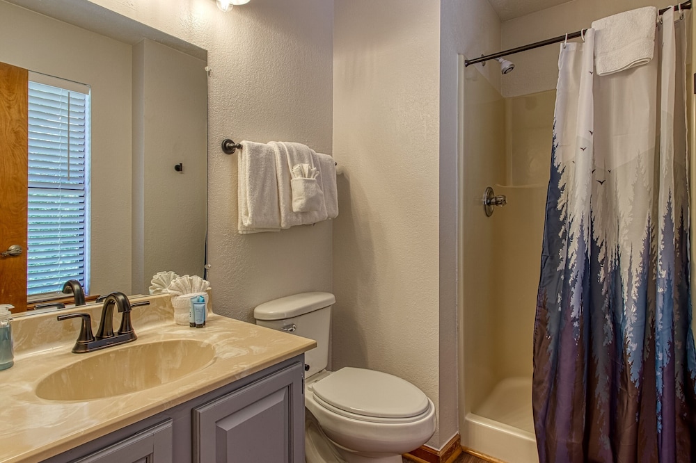 Pinecrest Townhomes 1K2Q Renovated - photo 22