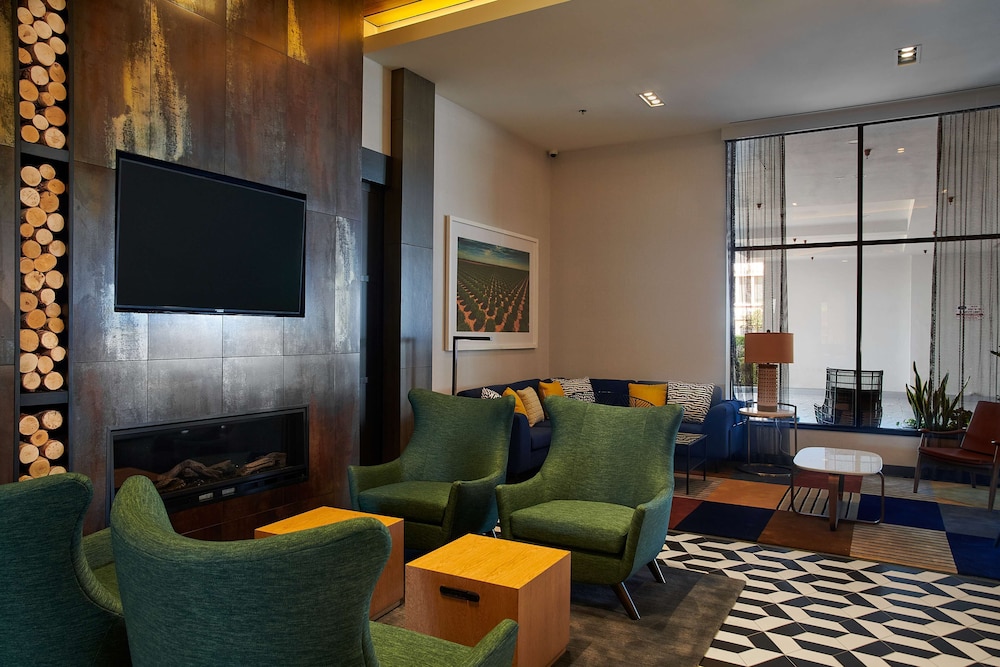 Hampton Inn & Suites Los Angeles Sherman Oaks - photo 7