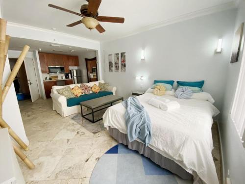 Right on the Beach Ocean Dr Secured Condo 206 — 4-Star Luxury Hotel in Miami Beach, United States