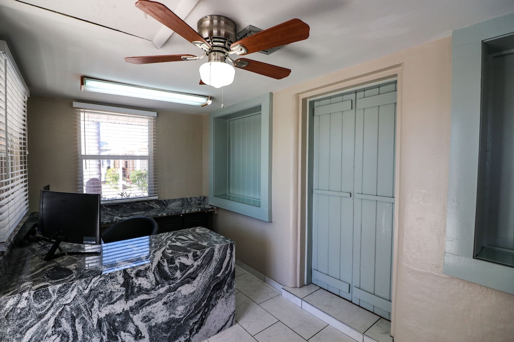 Grove City Motel - photo 3