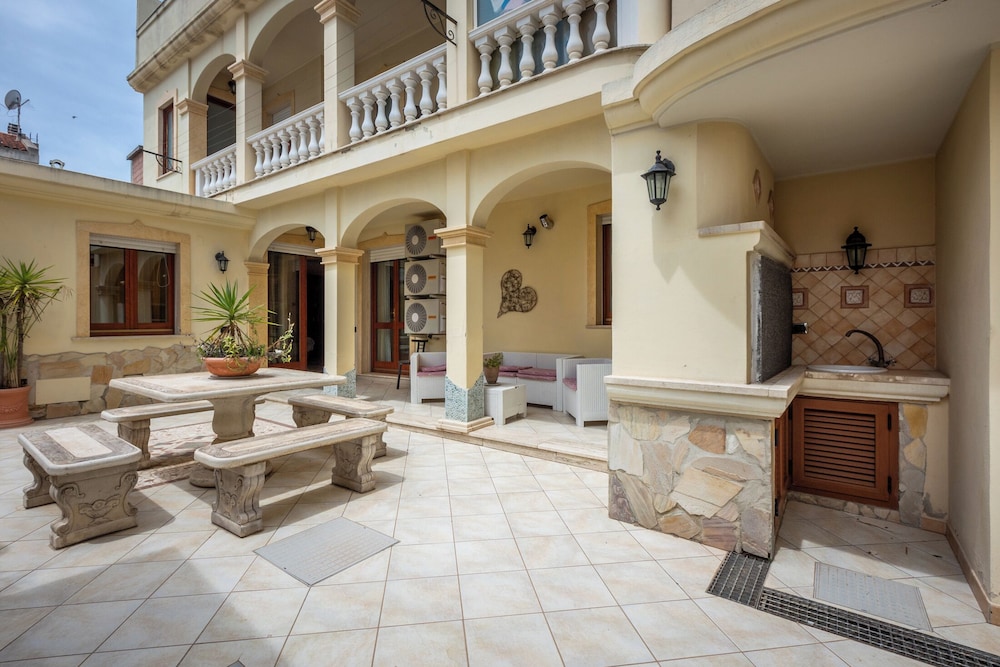 La Casa di Tonina — 4-Star Luxury Hotel in Quartu Sant'elena, Italy