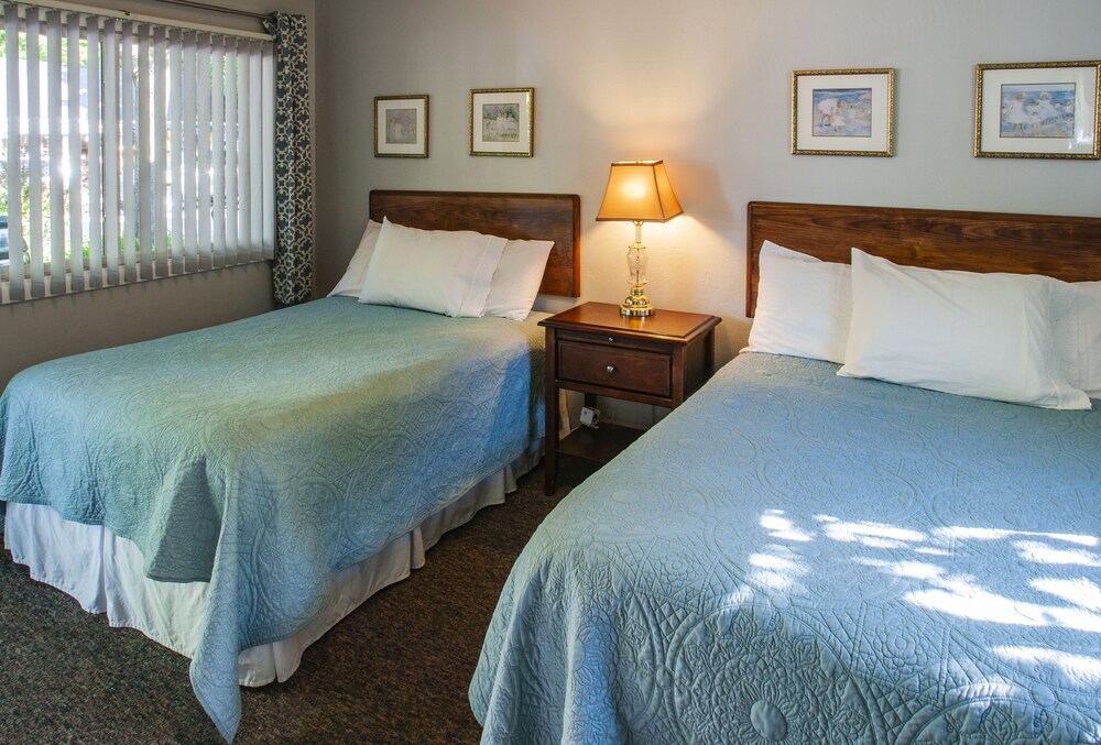 Cedar Court Inn - photo 27