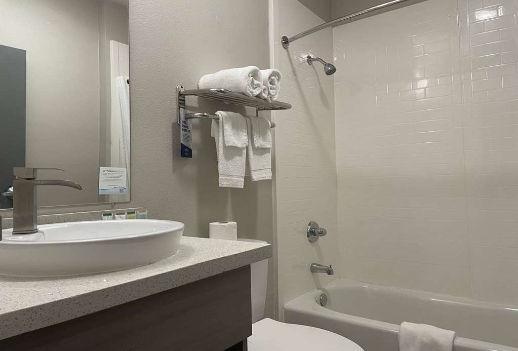 Microtel Inn & Suites by Wyndham Bossier City - photo 34