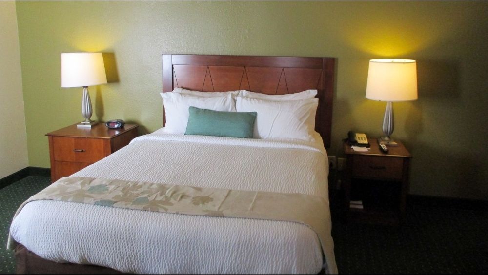 Hawthorn Suites by Wyndham Tyler - photo 21