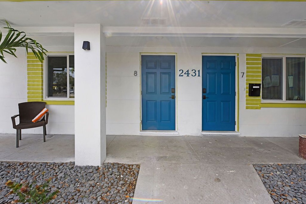 Palm Cove Motel - photo 59