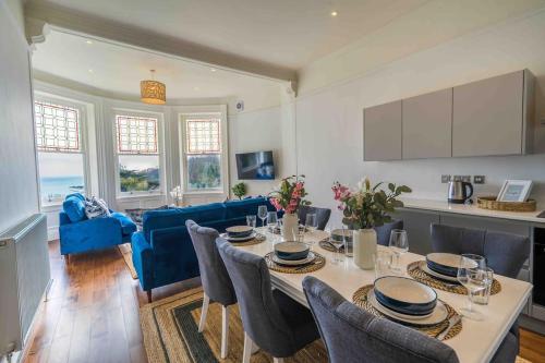 Beautiful Beach side Apartment — 4-Star Luxury Hotel in Torquay, United Kingdom