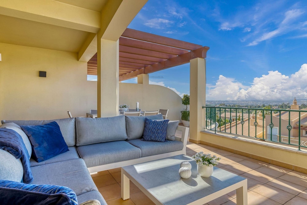 7 Boa Nova Immaculately Presented TWO Storey TOW in Lagoa, Portugal