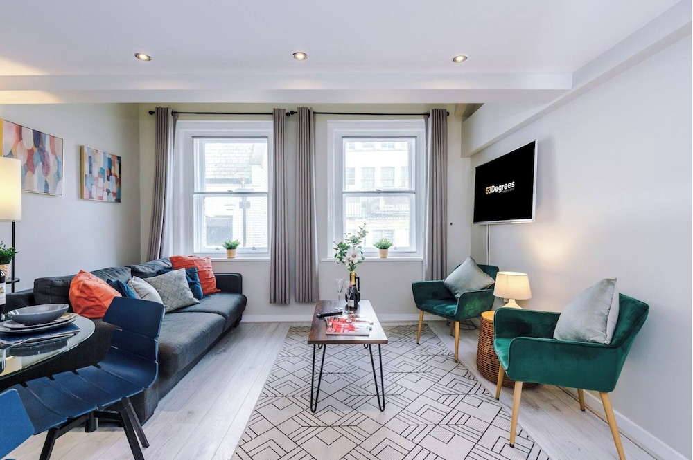 NEW Stunning City Centre 2 bed apartment in Liverpool by 53 Degrees Property Ideal for Small Groups Sleeps 6 — 4-Star Luxury Hotel in Liverpool, United Kingdom