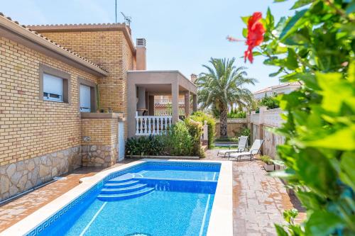 Arenda Villa Flandes Pino Alto — 4-Star Luxury Hotel in Mont-Roig Del Camp, Spain