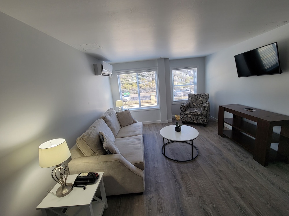 Grand Beach Inn - photo 7